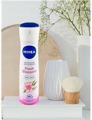 Nivea Dezodorant Spray dla Kobiet Fresh Blossom 150 ml