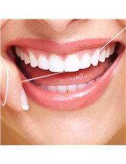 Oral-B Essential Floss Woskowa Nić Dentystyczna (50 metrów) – o miętowym smaku, odporna na strzępienie